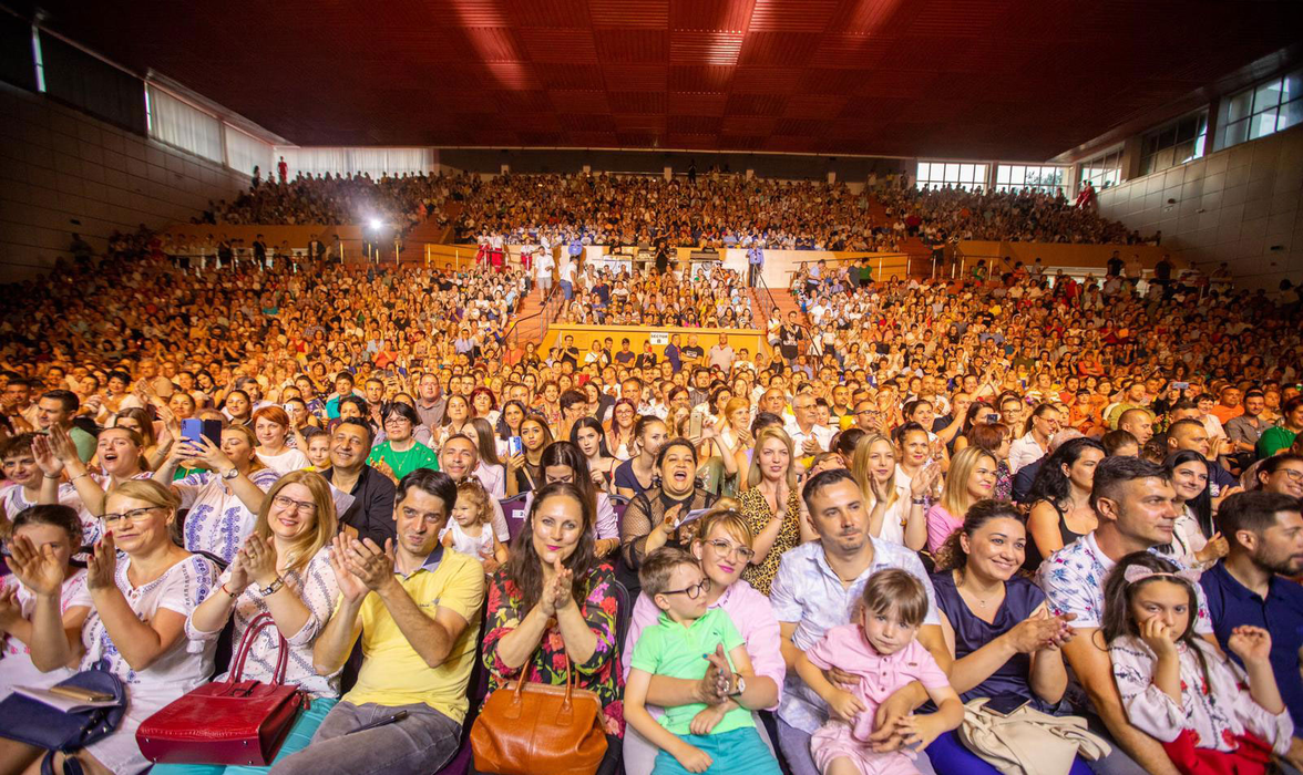 Andra susține concerte în fața a mii de oameni, iar show-ul este garantat