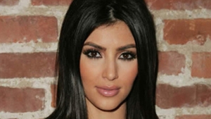 Kim Kardashian a rămas fără sâni! Cum arată viitoarea doamna West la 4 luni de la nastere