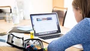 Hotărârea CNSU care prelungește școala online! Elevii nu se întorc în clase până după vacanța de iarnă