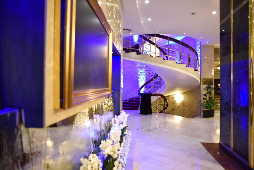Câți lei costă o noapte de cazare în Grand Hotel (fostul Intercontinental) din București. E mai scump decât în Mamaia, în sezon