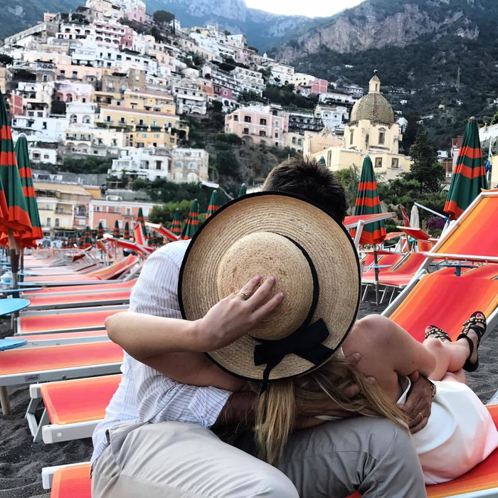Laura Cosoi şi Cosmin Curticăpean sunt împreună de şase ani, iar de curând au aflat că vor deveni părinţi