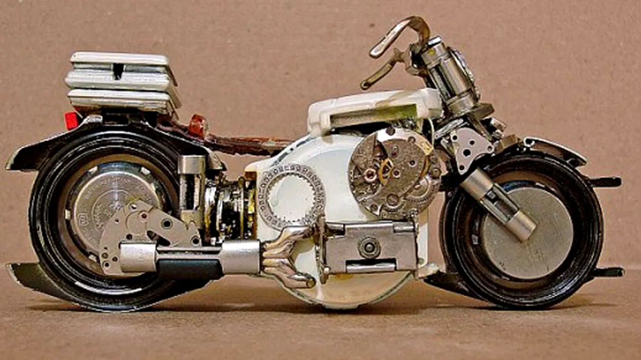 Un brazilian face motociclete in miniatura din ceasuri