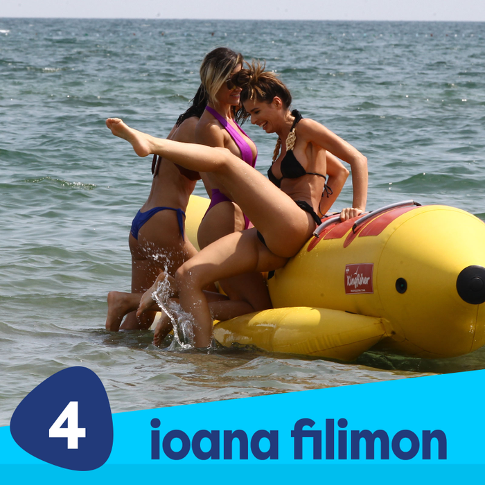 Ioana Filimon, sexy și jucăușă la plajă