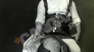 Brunetica aceasta a ajuns o blonda sexy, care a facut senzatie in Playboy. Cine crezi ca e?