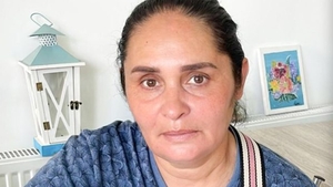 Marcela din Iași a intrat într-o cofetărie și a mâncat saleuri până s-a rupt scaunul cu ea. Ce a urmat este inimaginabil