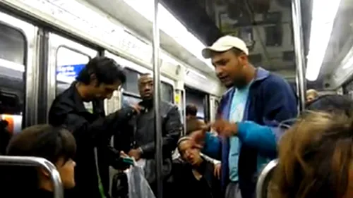 VIDEO Doi rromi fac show in metroul din Paris pe ritmuri de hip-hop si manele!