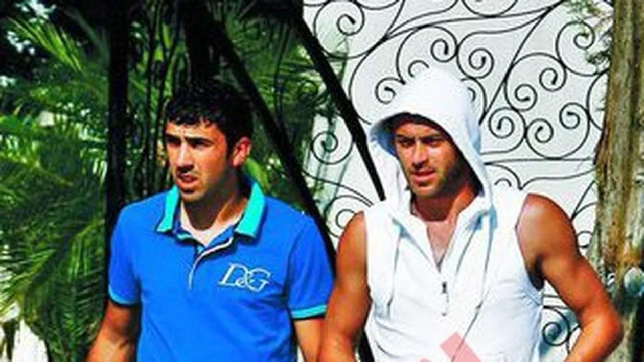 Dusmani pe teren, frati in afara