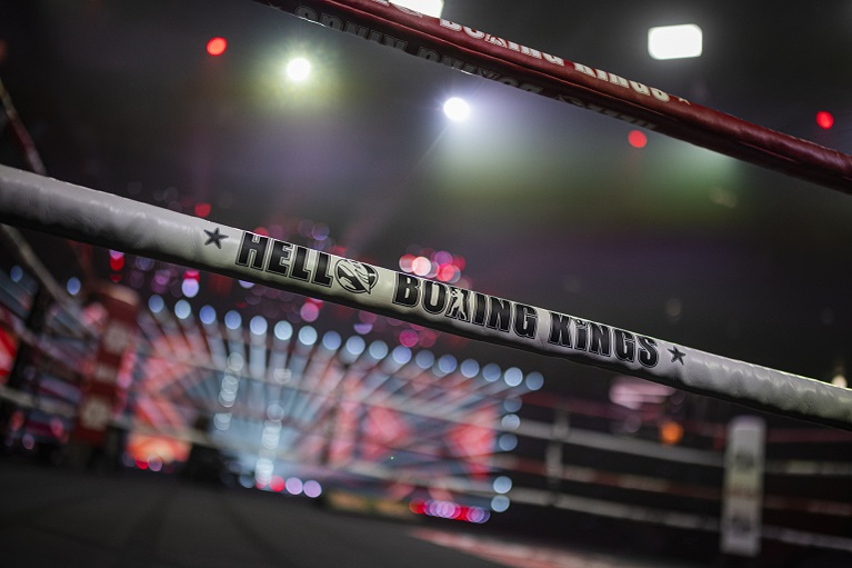 (P) Arena DVTK vuiește în timp ce turneul HELL Boxing Kings debutează cu knockouturi, victorii și tribune pline