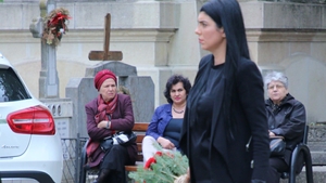 Burtică suspectă la Andreea Tonciu! Cum a apărut bruneta la înmormântarea Ionelei Prodan