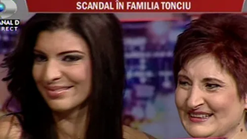 VIDEO Incredibil! Andreea Tonciu s-a impacat cu mama ei! Cele doua au izbucnit in plans in clipa in care s-au sarutat si s-au imbratisat!
