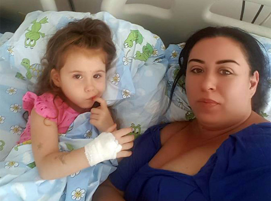 Oana Roman a arătat tuturor cum doarme fetiţa ei, doar că un alt detaliu a ieşit rău de tot în evidenţă. Ce s-a văzut chiar lângă pat
