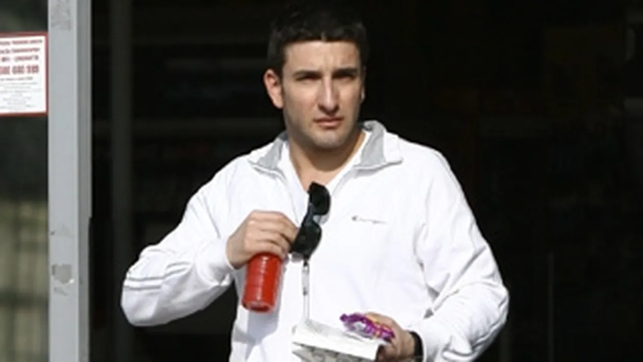 Mama vitrega a actorului iese la atac dupa ce acesta a cerut judecatorilor sa-i anuleze casatoria cu parintele sau. Silviu Biris vrea averea tatalui sau, doar asta il intereseaza!