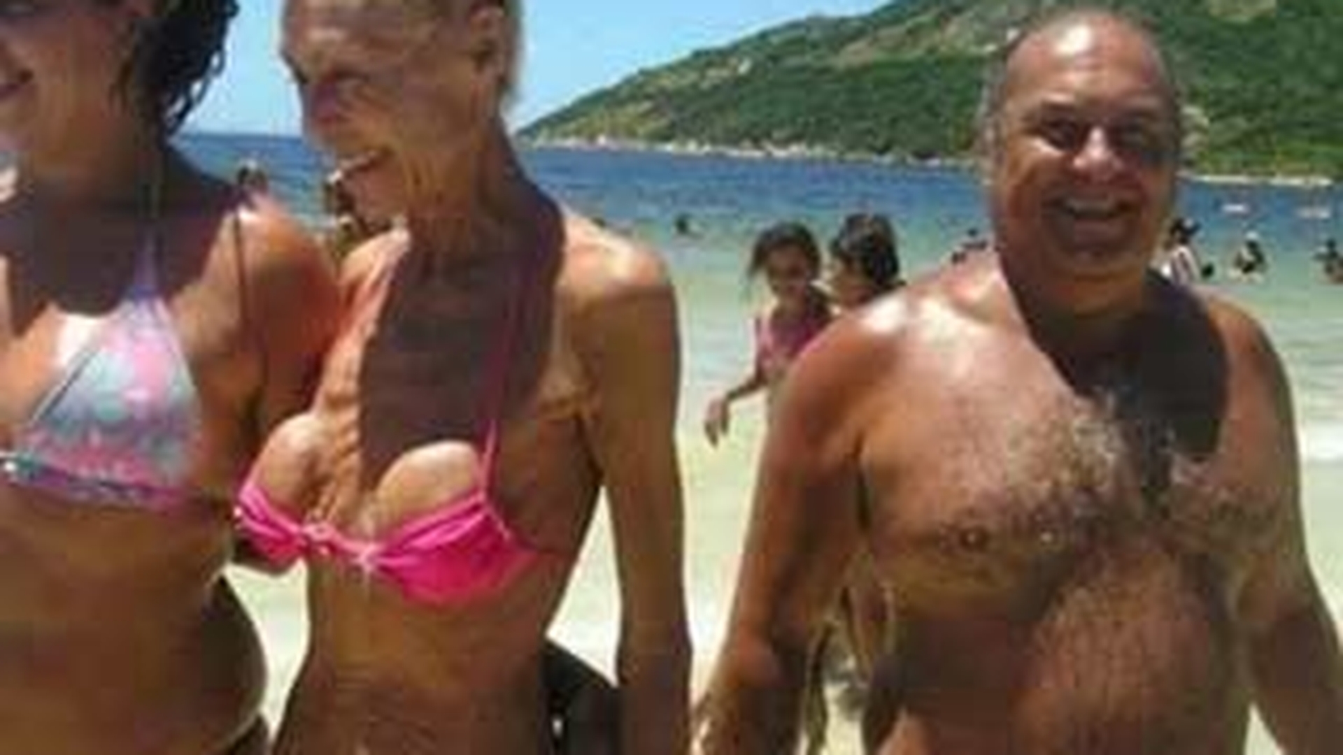 Au vrut sa fie frumoase, dar au devenit niste caricaturi!