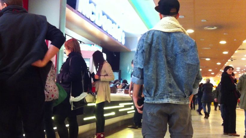 Antonia e nedespartita de coregraful ei pe care-l scoate in oras il fiecare zi. Generoasa din cale afara, i-a platit si masa