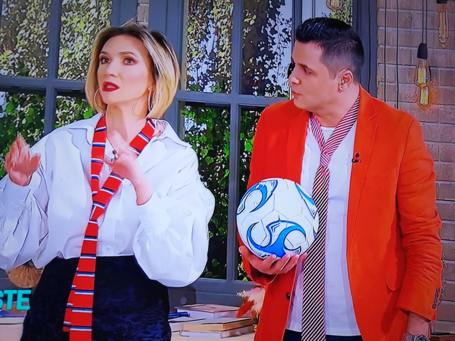Ioana Cosma și Adela Popescu, miuță chiar în platoul Pro TV! Cove a rămas mască, dar și-a luat apoi revanșa