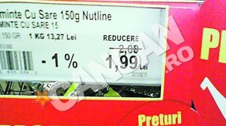 Un supermarket din Timisoara face reduceri "uriase" la seminte de floarea-soarelui. Momiti cu reduceri de un ban