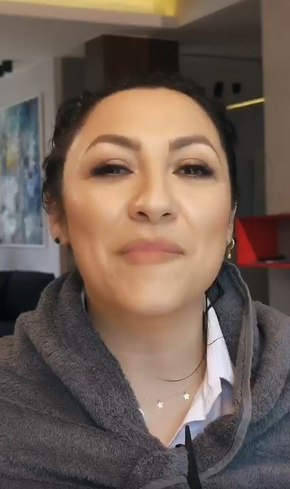 Andra, în ipostaze nemaivăzute până acum! S-a filmat în timp ce se vopsește singură acasă. Ce s-a întâmplat după ce și-a aplicat vopseaua pe păr