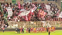 Spectacol la meciul FC Argeș – Rapid: fanele lui Dobrin au eclipsat fazele de joc cu ținutele lor provocatoare!