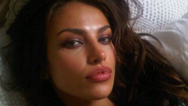 Madalina Ghenea, hartuita de un arab. Veci ce filmulet BOLNAV i-a trimis "teroristul" obsedat!