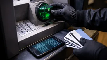 „Campionii” furtului de pe carduri. Cum a uimit România Europa cu cea mai sofisticată metodă de fraudă bancară! O poveste din 2009 despre ingeniozitate criminală, tehnologie furată și o „pisică” care a golit mii de conturi