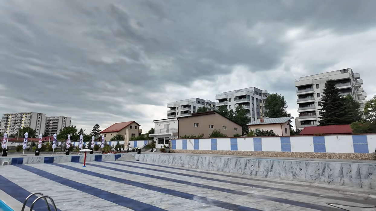 Acasă la Nuțu Cămătaru. Cum arată domeniul de 5 hectare din Rahova? Specii inedite de animale și cea mai mare piscină din București