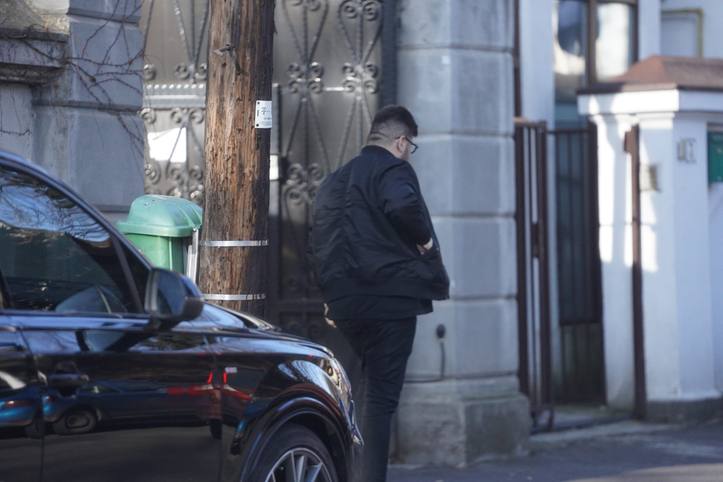 Gabriel Oprea junior i-a făcut o vizită tatălui său, la sediu (Foto: CANCAN.RO)