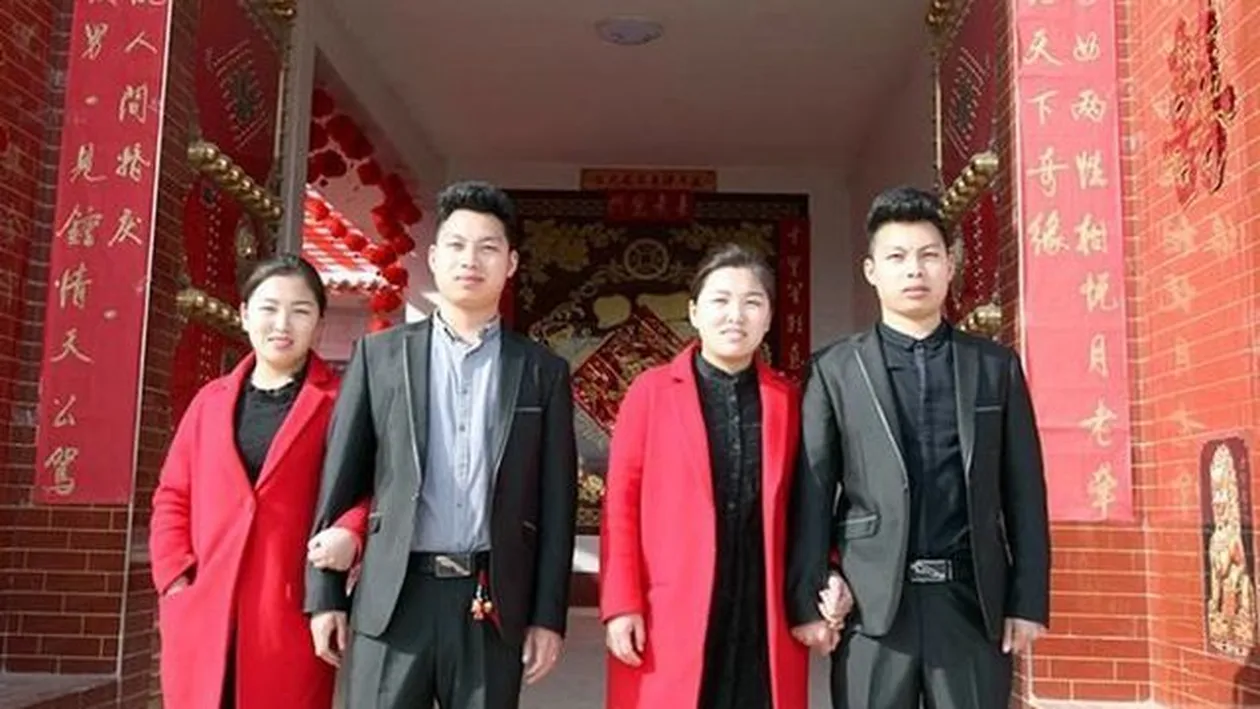 Doi gemeni identici vor face operaţii estetice pentru ca soţiile lor, surori gemene identice de asemenea, să îi deosebească 