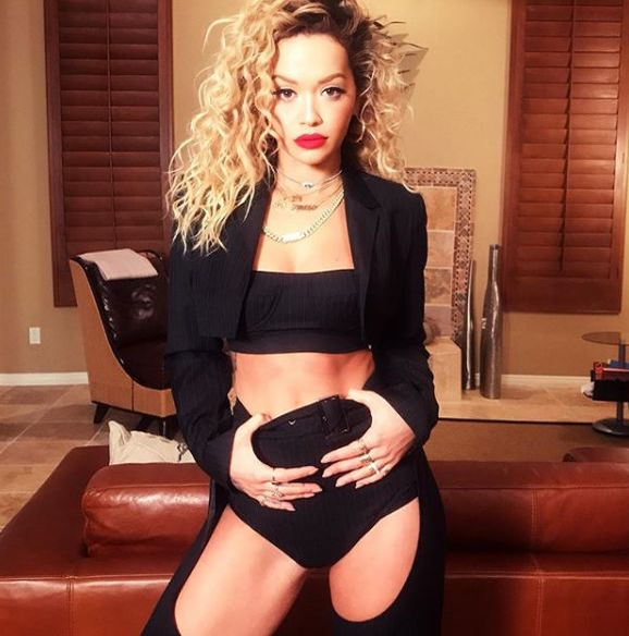 Rita Ora a recunoscut că este bisexuală: „Îmi place să sărut fetele!”