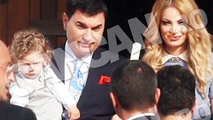 Milan, fiul lui Cristi Borcea şi al Valentinei Pelinel, împlineşte un an! Fotografie de colecţie postată de blondă