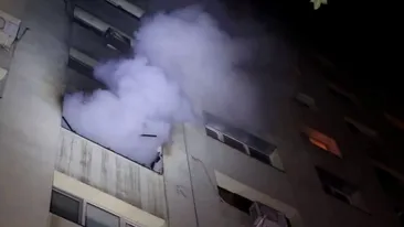 Incendiu în Capitală! Pompierii au evacuat locatarii dintr-un bloc din Pantelimon