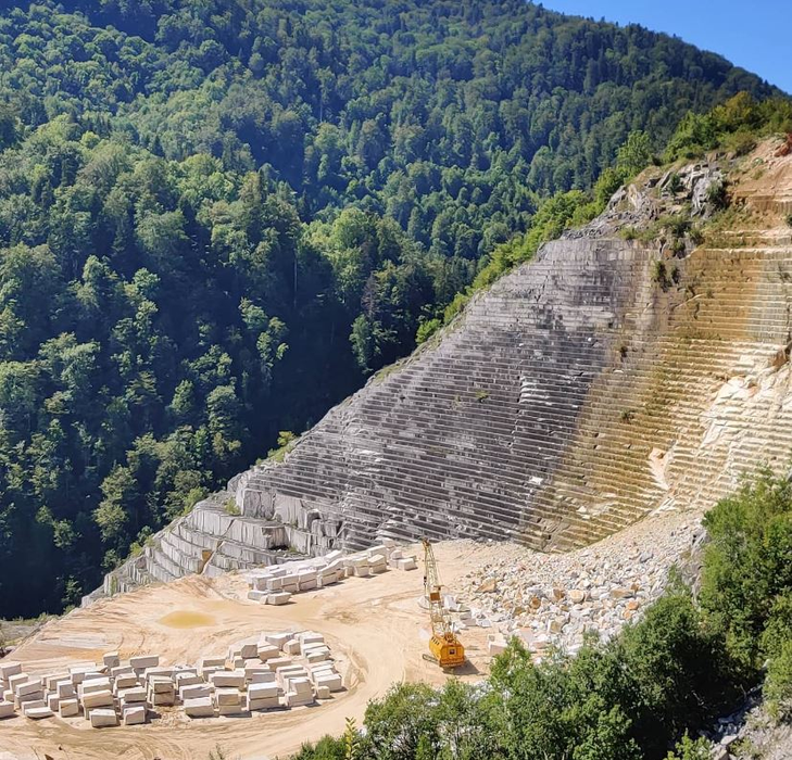 Cariera de marmură de la Ruschița/ sursă foto: banatulmontan.