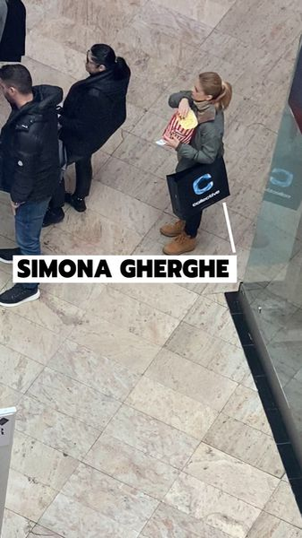 Simona Gherghe își face poftele singurică în mall: ”Se lasă cu o pungă de…”