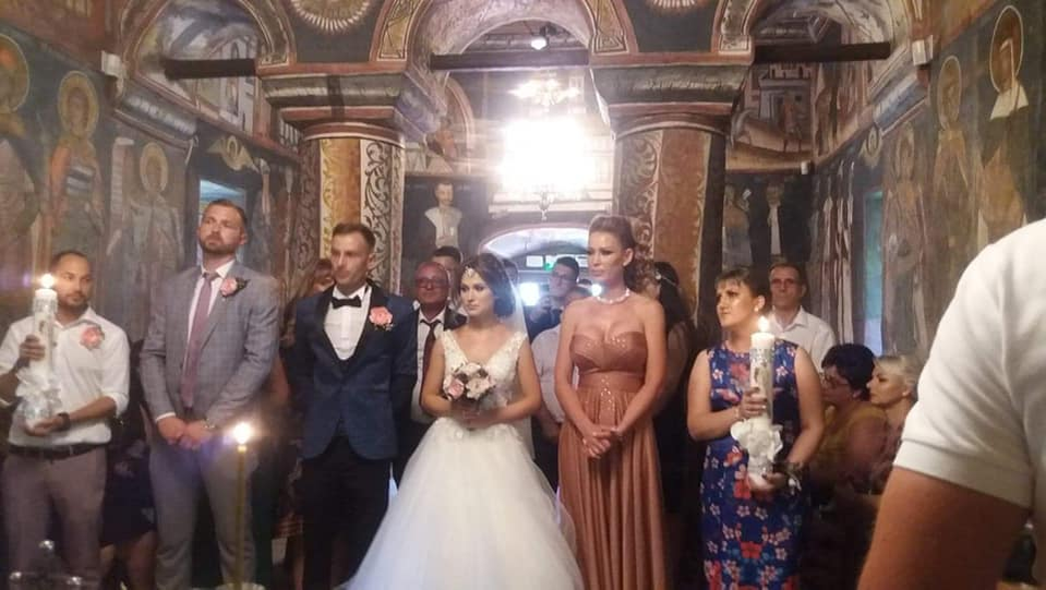 Sora Biancăi Drăgușanu, din nou în fața altarului! Oana a eclipsat-o cu ținuta ei pe mireasa care a avut o rochie stil prințesă