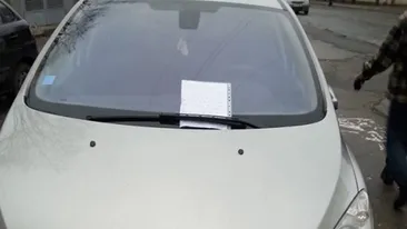 INCREDIBIL! I-a lovit masina si pe urma a facut ASTA! Ce a gasit acest sofer pe parbrizul masinii. A ramas fara cuvinte!