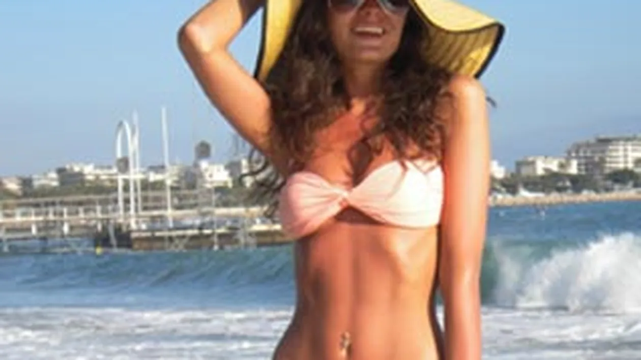 Cea mai noua prezentatoare de stiri din sport din Romania a facut furori la Cannes! Olivia Paunescu a intrat fara rezervare in cel mai tare club de fite, s-a bronzat, dar hainele au fost prea scumpe!