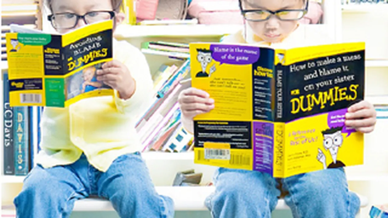 Cum sa iti folosesti copiii pe post de cobai si sa obtii imaginii uluitoare! Vezi ce minuni a facut un asiatic cu pozele fetelor sale!