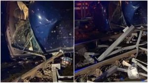 Beat și cu permisul anulat, un tânăr de 28 de ani s-a avântat pe Șoseaua Virtuții din București. A ajuns să „îmbrățișeze” cu mașina gardul și linia tramvaiului 41