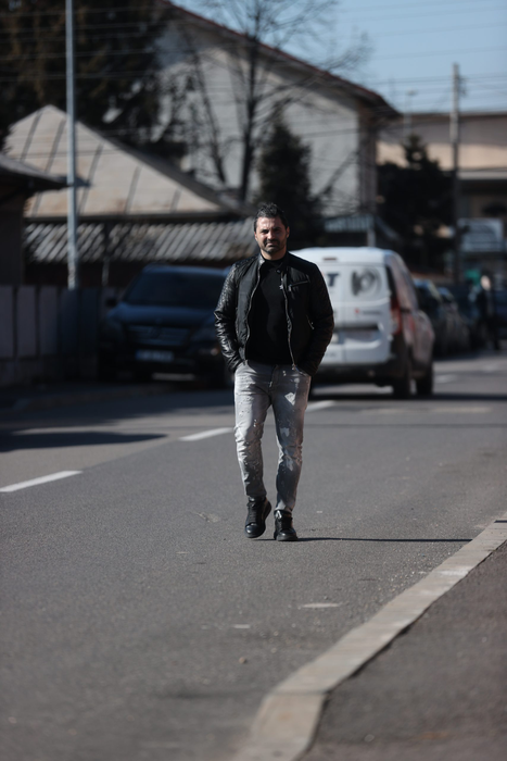 Pepe a făcut o plimbare pe jos, singur și îngândurat (Foto: CANCAN.RO)