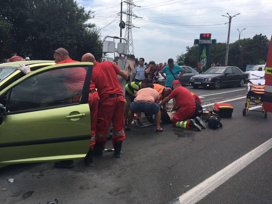 Trei persoane rănite, între care un adolescent în comă, în urma unui accident lângă Costinești. Tânărul, preluat cu elicopterul SMURD