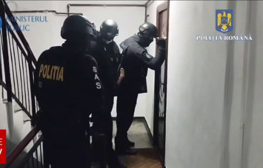 Patru bogătași care petreceau au fost bătuți, legați și jefuiți de un dealer deghizat în polițist. Prada: 1,5 milioane $ + un Audemars Piguet