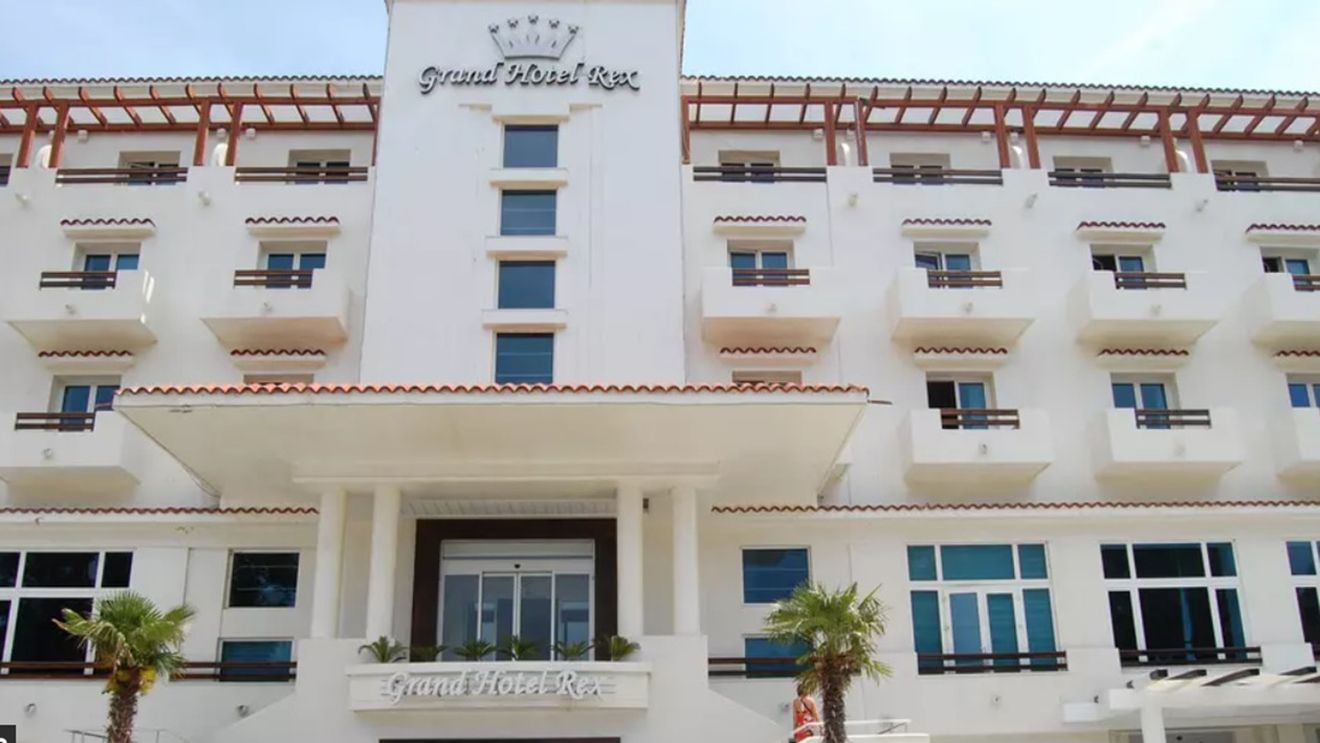 Hotelul Rex din Mamaia, scos la licitație pentru a doua oară. Care este suma cu care poate fi cumpărat