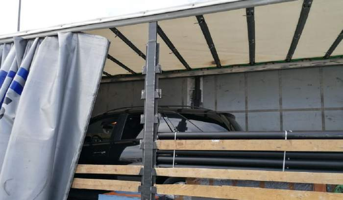 S-a inspirat din filmele cu Vin Diesel, dar nu i-a ieșit! Ce a ascuns un român în remorca unui camion, fiind convins că îi va păcăli pe vameși