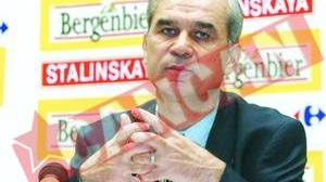 Iordanescu isi doneaza salariul orfanilor