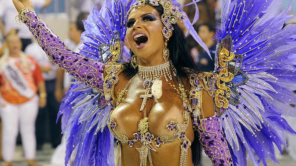 Incendiar de sexy! Edy Stancu si Willmark isi dezbraca dansatoarele ca la Rio de Janeiro!