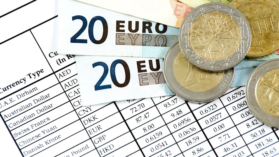 Curs valutar BNR, 27 august. Cât costă azi euro, dolar și lira