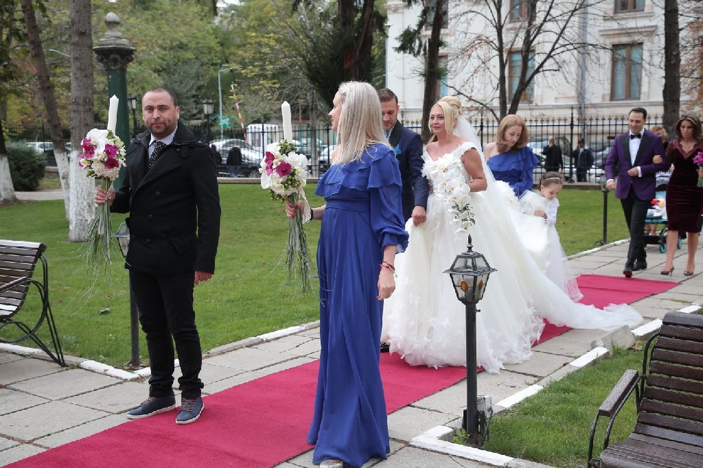 Cei doi ”însurăţei” au ieşit din biserică