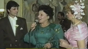 Imagini de colectie! Uite cum a fost la nunta Ilenei Ciuculete! A purtat o rochie de mireasa roz si a petrecut pe muzica lui Ion Dolanescu si a Mariei Ciobanu!