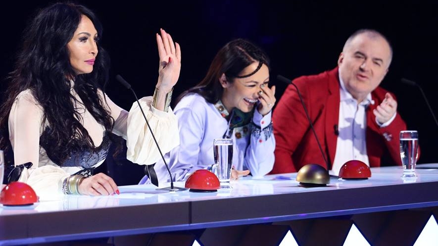 Andra și Mihaela Rădulescu, în rochii super sexy, în a doua semifinală Românii au talent