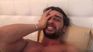 Ce ține Dorian Popa în torpedoul BMW-ului! Un pistol așezat pe Biblie: „Una e să te aperi, alta e să-ți bați joc de viața ta!”