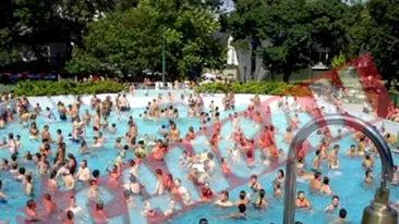 Romanii fug sa se balaceasca in strandurile din Ungaria